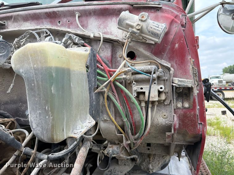 image for item DN6698 1994 Ford LT8000 dump truck