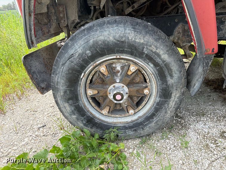 image for item DN6698 1994 Ford LT8000 dump truck