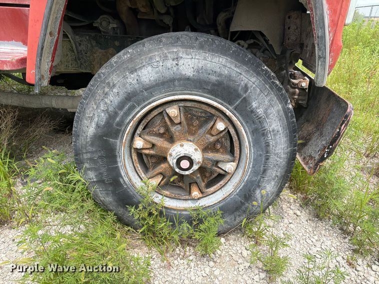 image for item DN6698 1994 Ford LT8000 dump truck