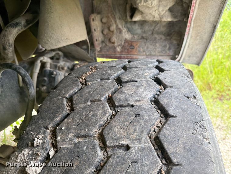 image for item DN6698 1994 Ford LT8000 dump truck