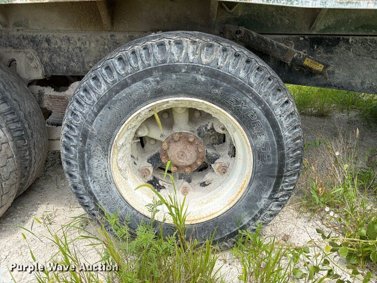 image for item DN6698 1994 Ford LT8000 dump truck