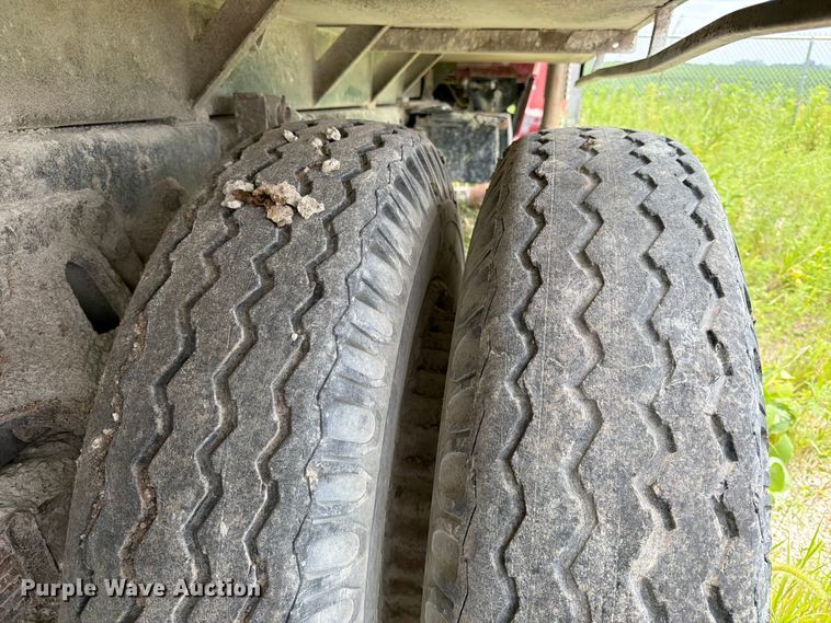 image for item DN6698 1994 Ford LT8000 dump truck