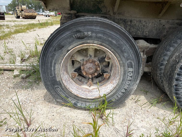 image for item DN6698 1994 Ford LT8000 dump truck
