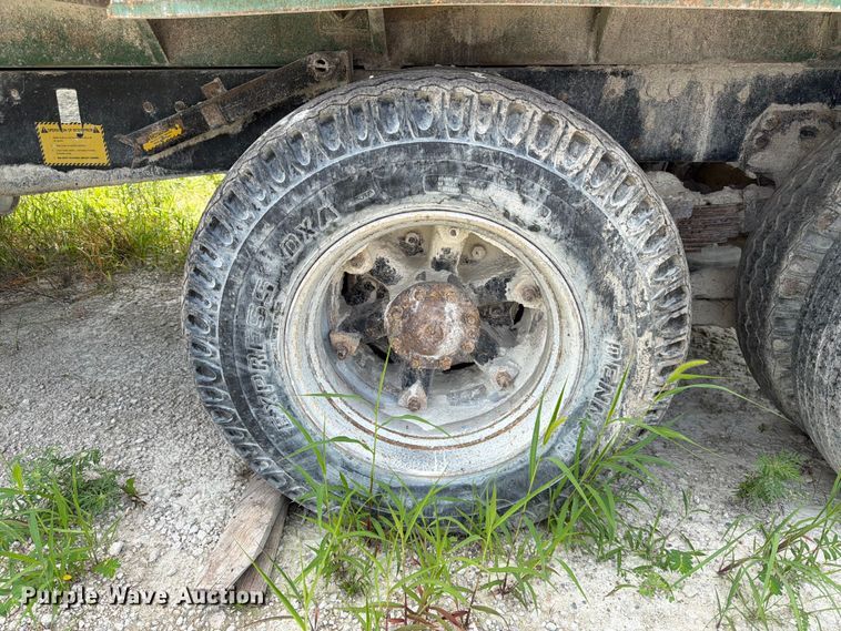 image for item DN6698 1994 Ford LT8000 dump truck