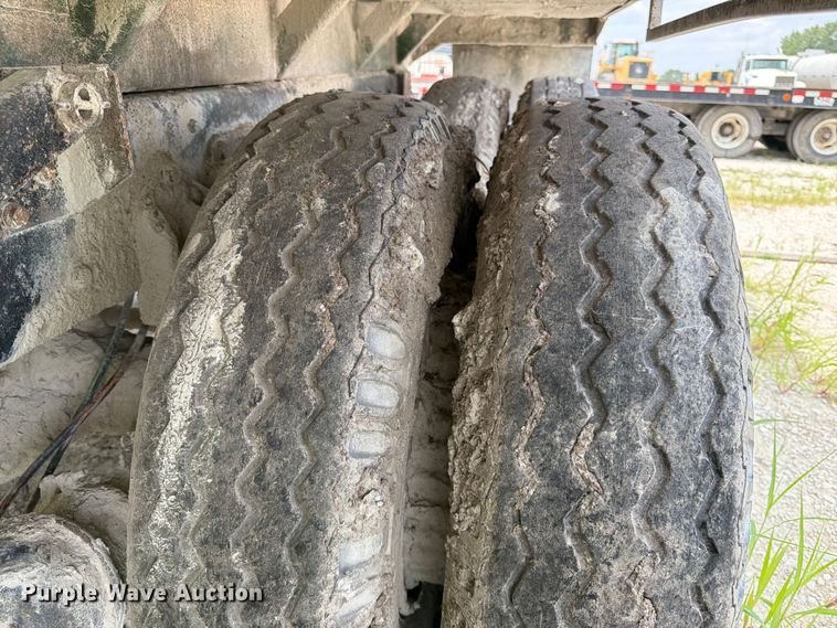 image for item DN6698 1994 Ford LT8000 dump truck