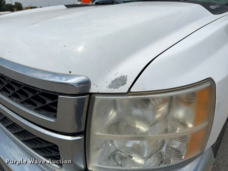 image for item DN6703 2011 Chevrolet Silverado 2500HD pickup truck