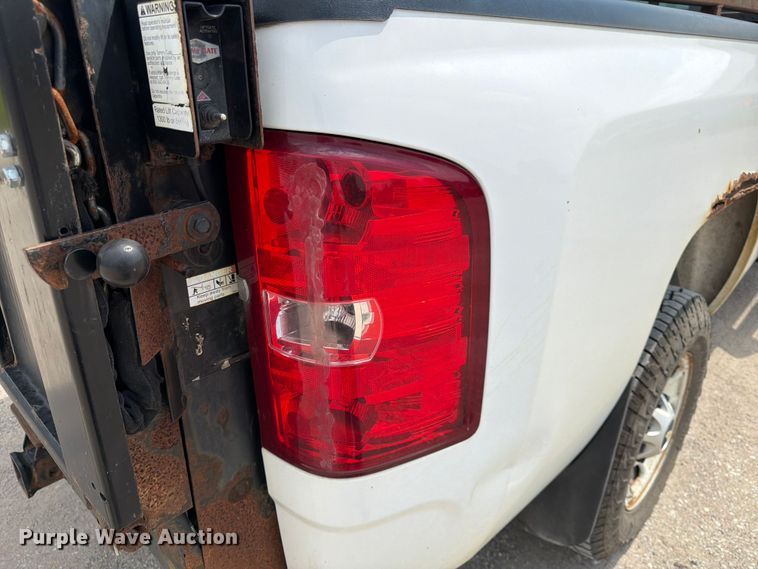 image for item DN6703 2011 Chevrolet Silverado 2500HD pickup truck