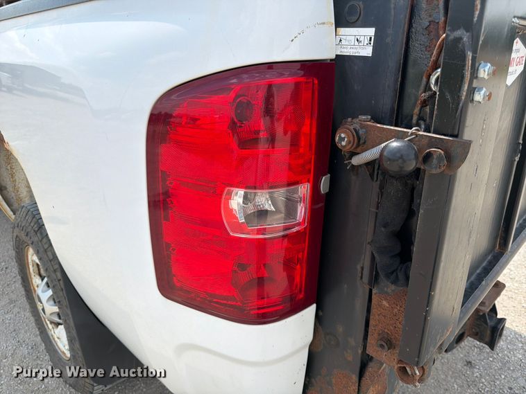 image for item DN6703 2011 Chevrolet Silverado 2500HD pickup truck