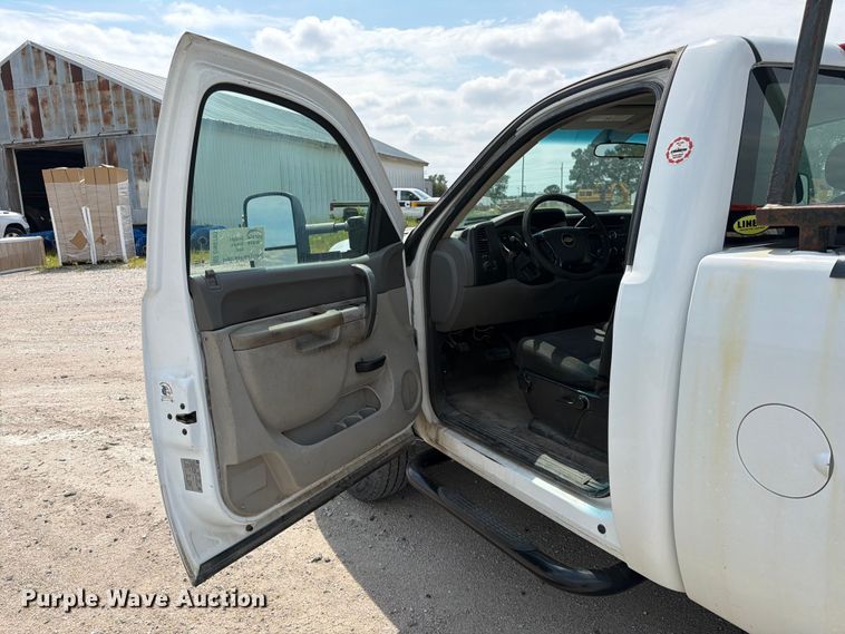 image for item DN6703 2011 Chevrolet Silverado 2500HD pickup truck