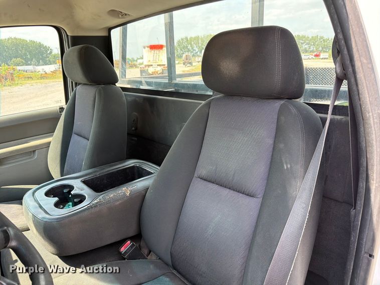 image for item DN6703 2011 Chevrolet Silverado 2500HD pickup truck
