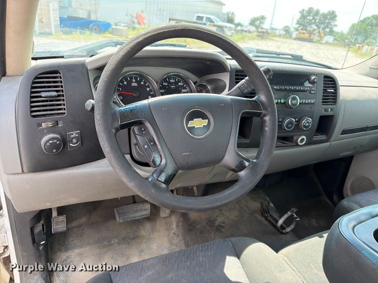 image for item DN6703 2011 Chevrolet Silverado 2500HD pickup truck