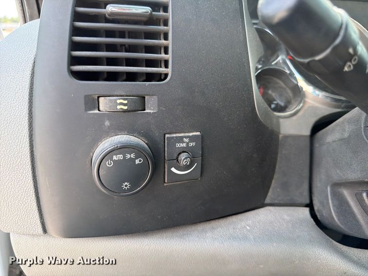 image for item DN6703 2011 Chevrolet Silverado 2500HD pickup truck