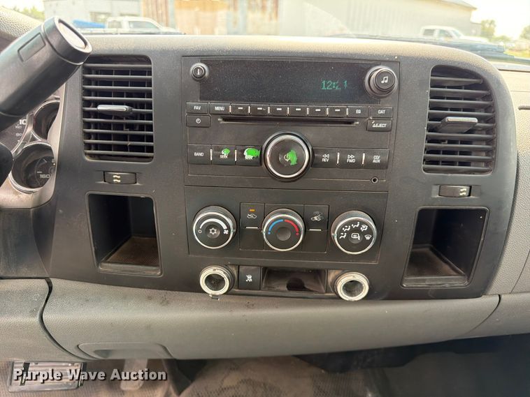 image for item DN6703 2011 Chevrolet Silverado 2500HD pickup truck