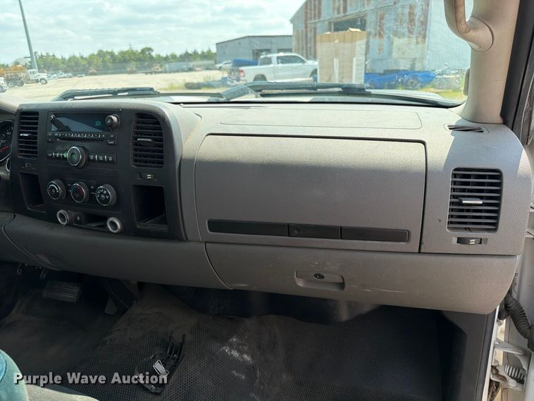 image for item DN6703 2011 Chevrolet Silverado 2500HD pickup truck