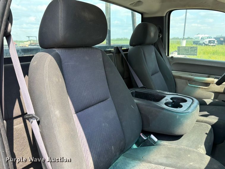 image for item DN6703 2011 Chevrolet Silverado 2500HD pickup truck