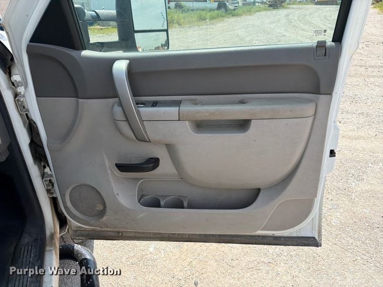 image for item DN6703 2011 Chevrolet Silverado 2500HD pickup truck