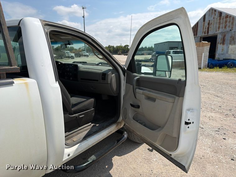 image for item DN6703 2011 Chevrolet Silverado 2500HD pickup truck