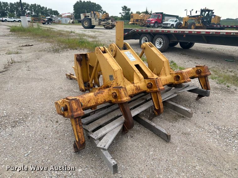 image for item DN6705 2001 Diamond Attachments 140H ripper
