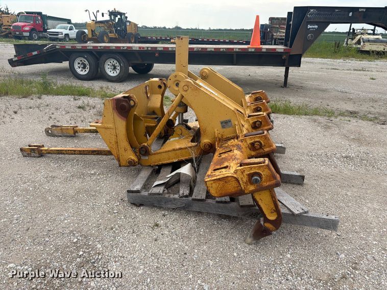 image for item DN6705 2001 Diamond Attachments 140H ripper