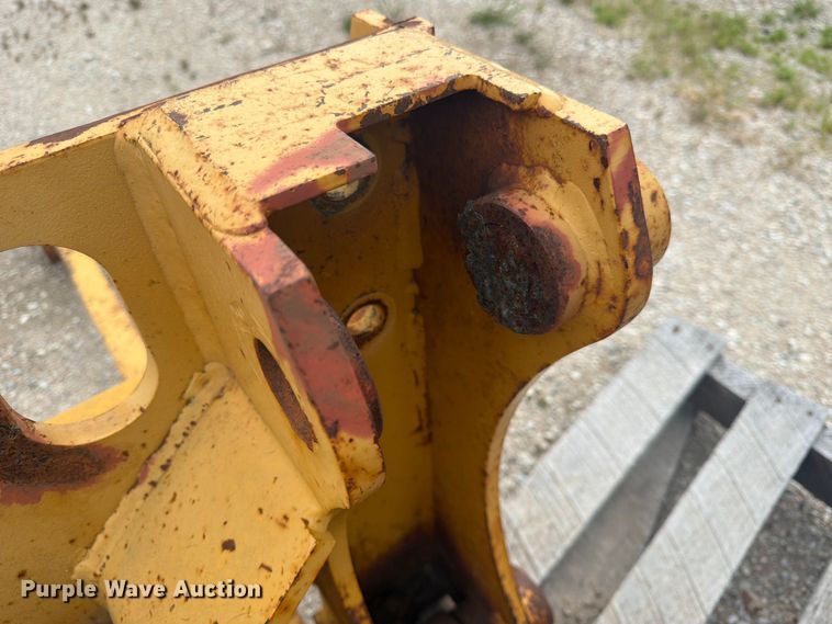 image for item DN6705 2001 Diamond Attachments 140H ripper
