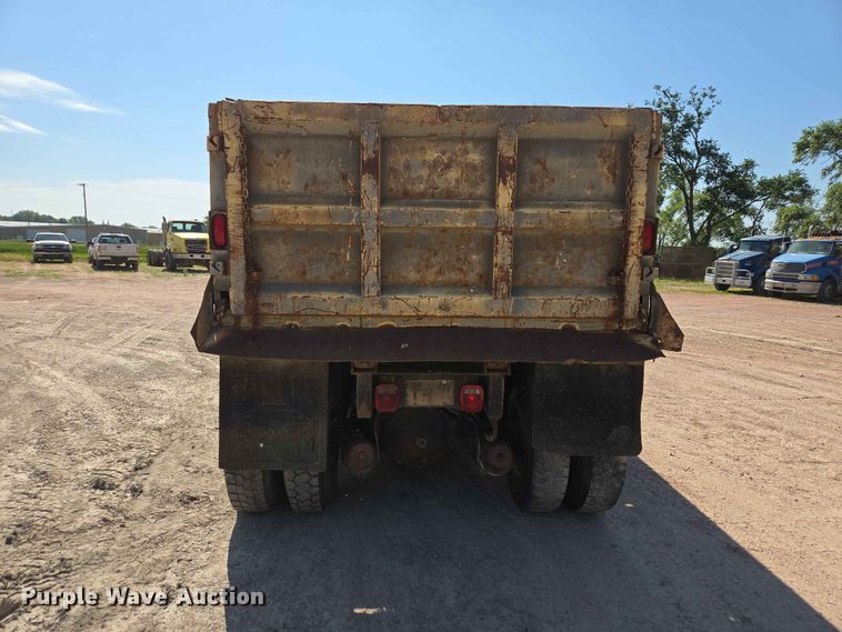 image for item DP8948 1986 Ford LT8000 dump truck