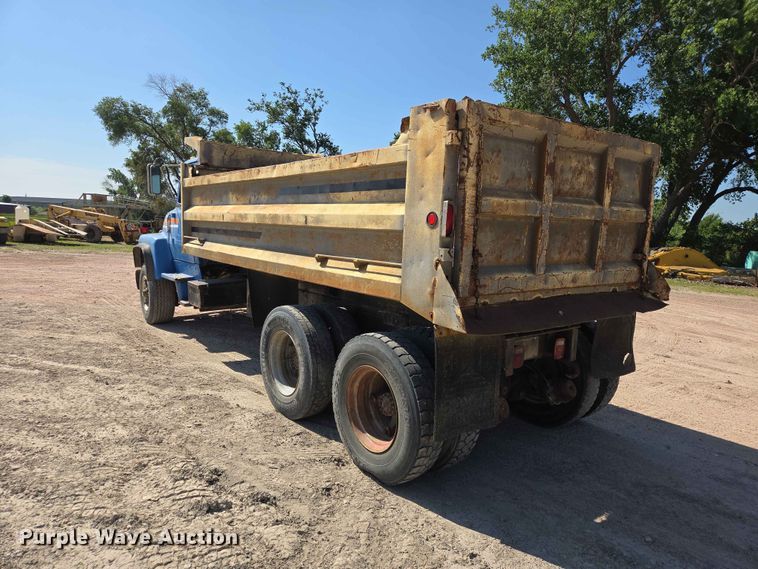 image for item DP8948 1986 Ford LT8000 dump truck