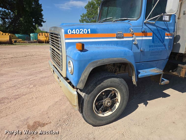 image for item DP8948 1986 Ford LT8000 dump truck