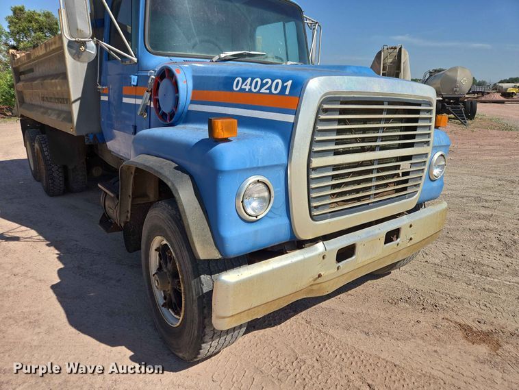 image for item DP8948 1986 Ford LT8000 dump truck