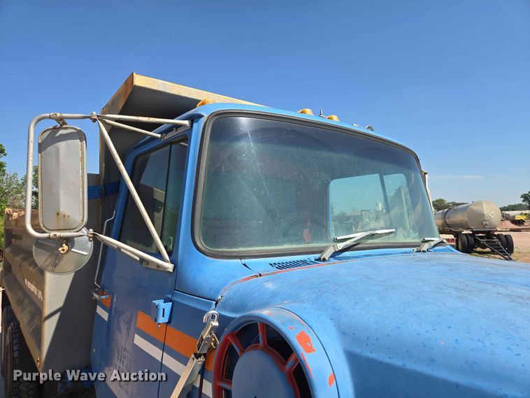 image for item DP8948 1986 Ford LT8000 dump truck
