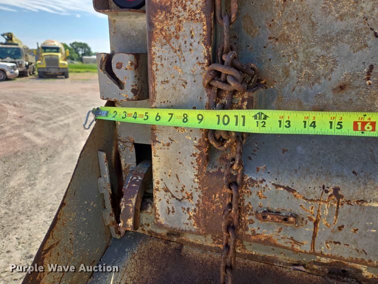 image for item DP8948 1986 Ford LT8000 dump truck