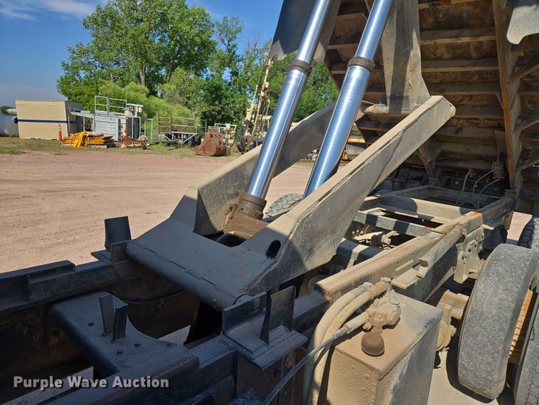 image for item DP8948 1986 Ford LT8000 dump truck