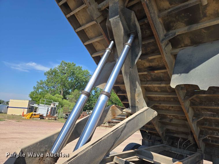 image for item DP8948 1986 Ford LT8000 dump truck