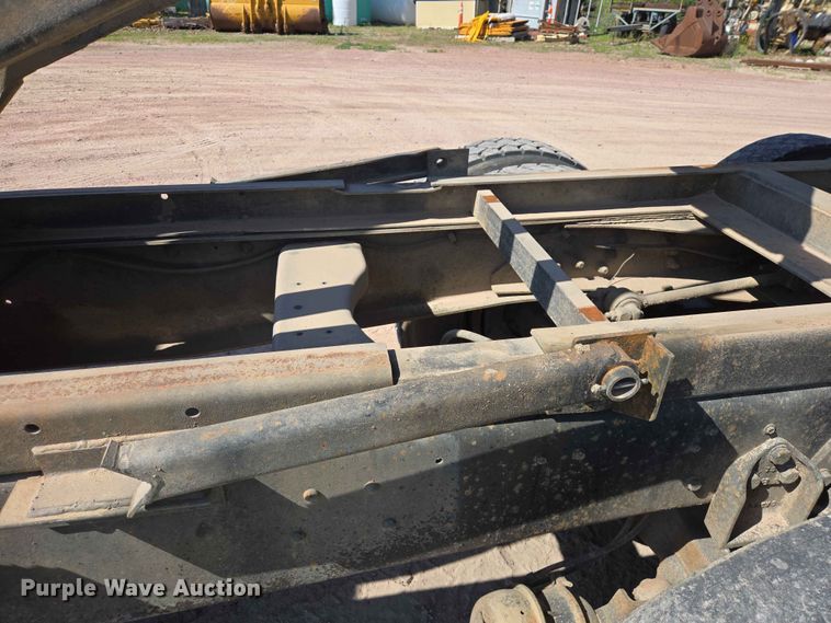 image for item DP8948 1986 Ford LT8000 dump truck
