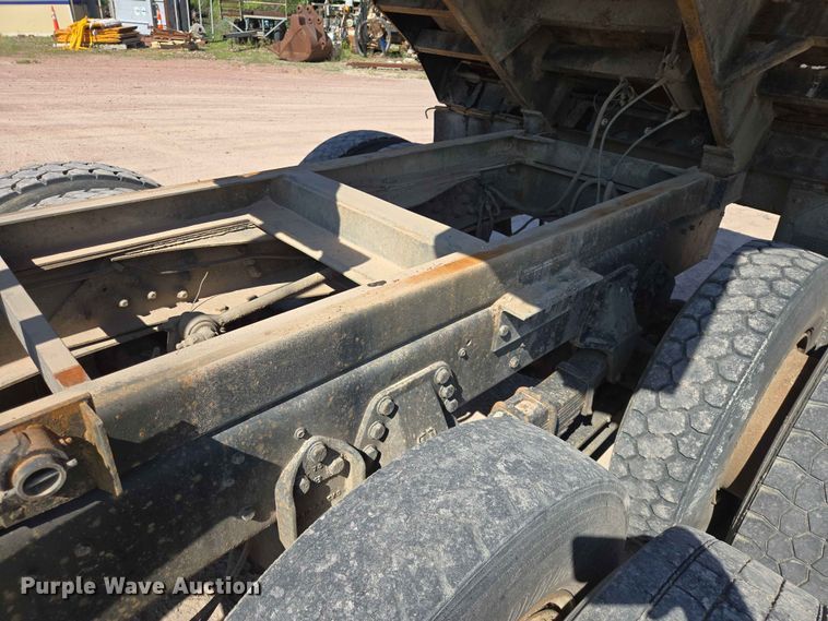 image for item DP8948 1986 Ford LT8000 dump truck