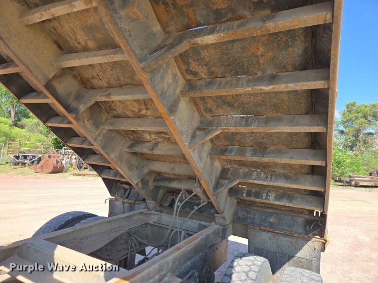 image for item DP8948 1986 Ford LT8000 dump truck