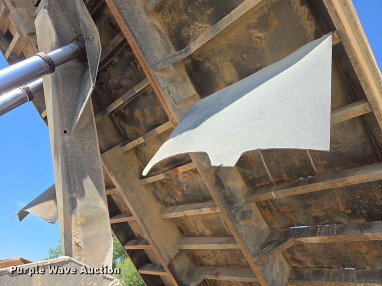 image for item DP8948 1986 Ford LT8000 dump truck