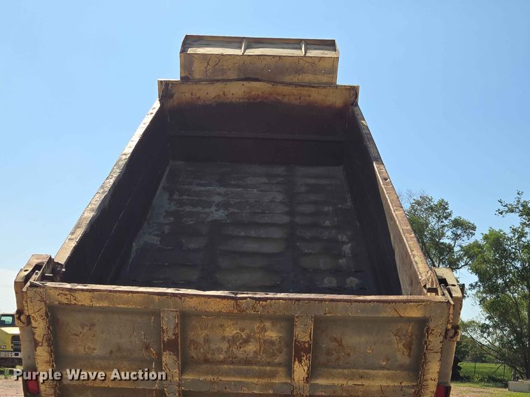 image for item DP8948 1986 Ford LT8000 dump truck