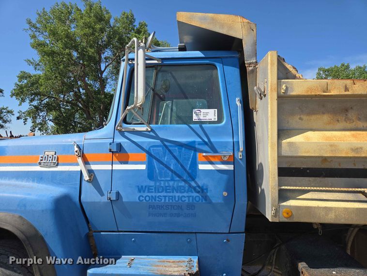 image for item DP8948 1986 Ford LT8000 dump truck