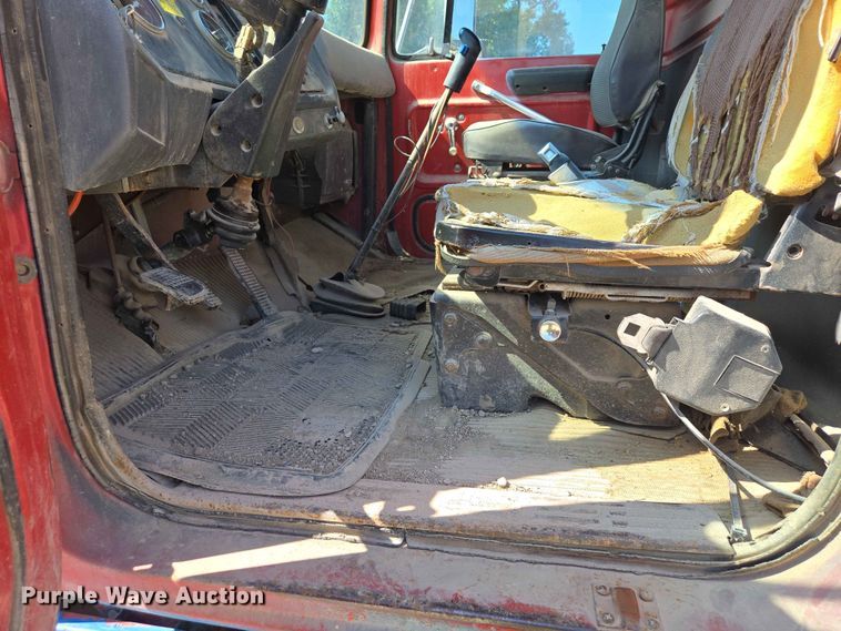 image for item DP8948 1986 Ford LT8000 dump truck