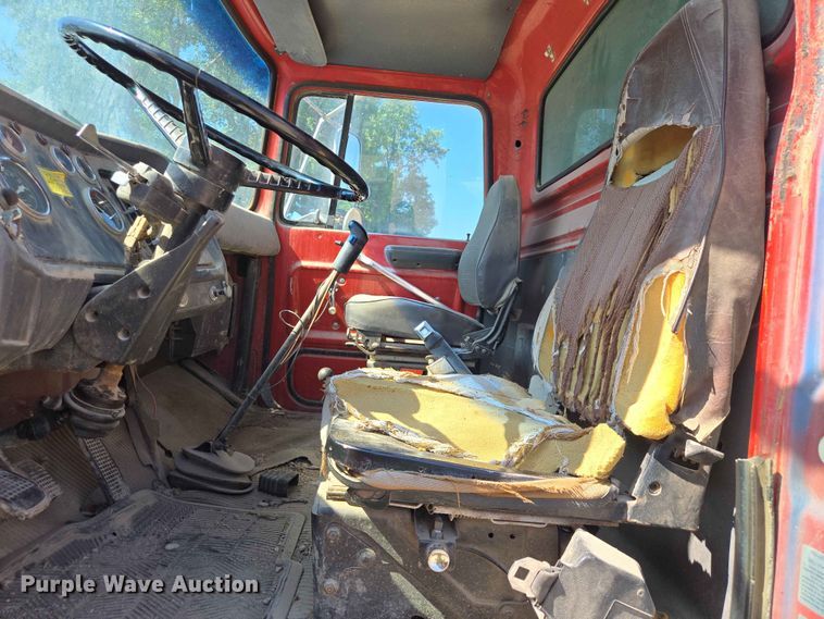 image for item DP8948 1986 Ford LT8000 dump truck