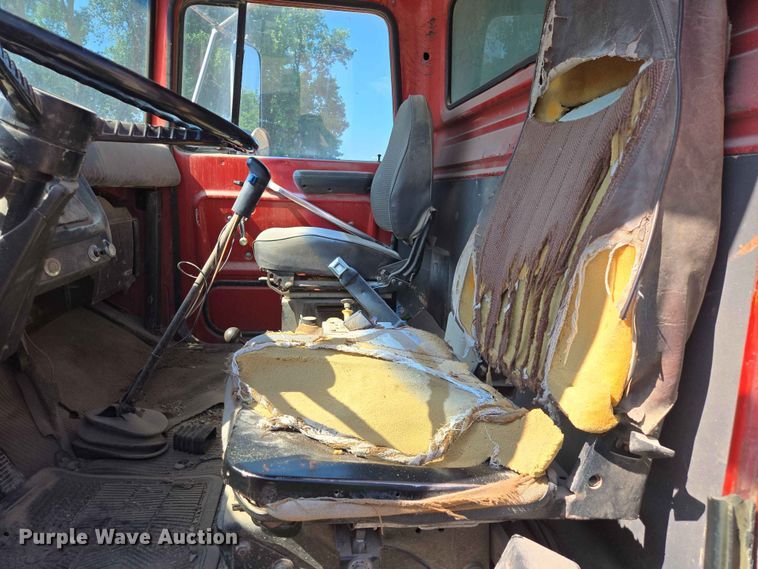 image for item DP8948 1986 Ford LT8000 dump truck