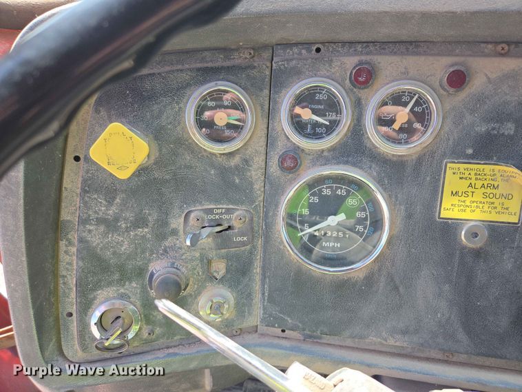 image for item DP8948 1986 Ford LT8000 dump truck
