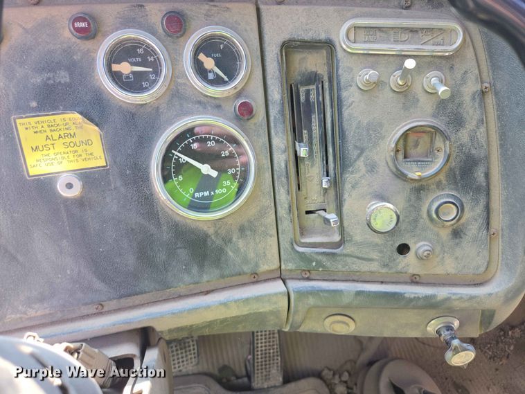image for item DP8948 1986 Ford LT8000 dump truck