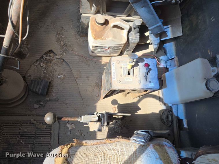 image for item DP8948 1986 Ford LT8000 dump truck