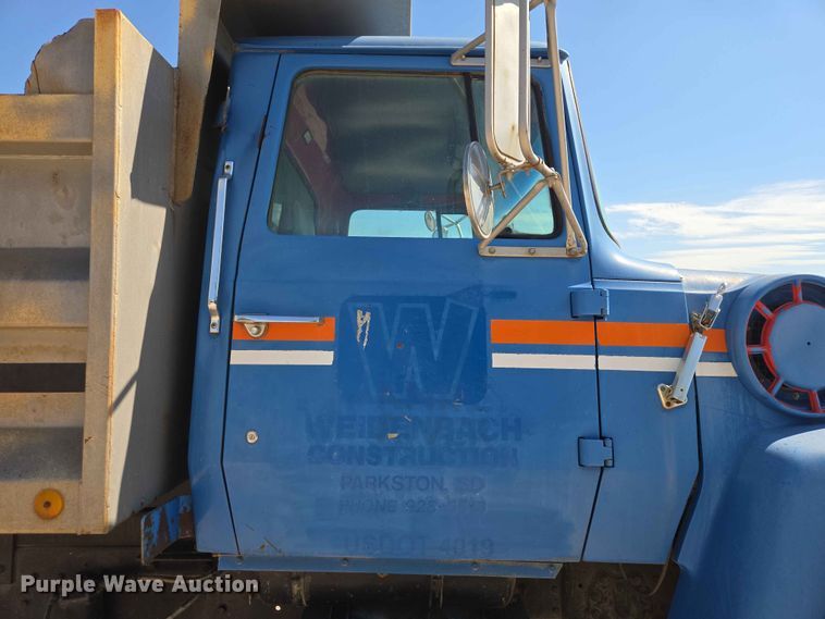 image for item DP8948 1986 Ford LT8000 dump truck