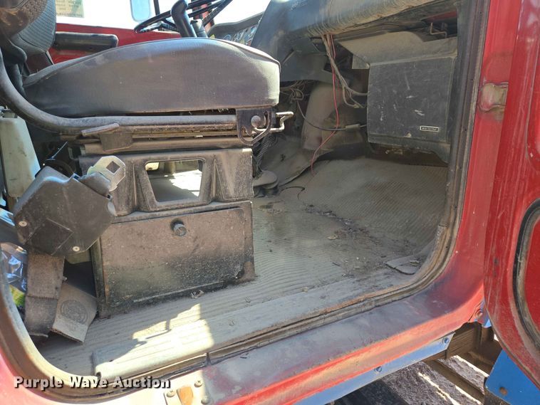 image for item DP8948 1986 Ford LT8000 dump truck