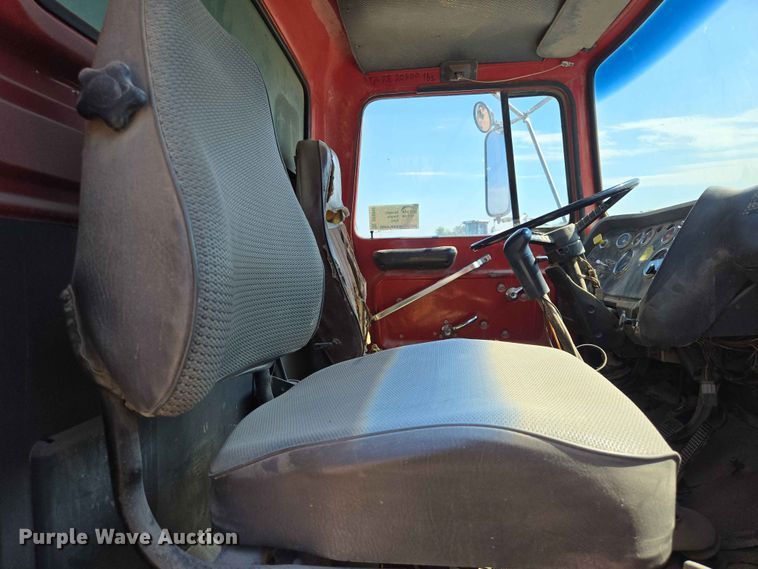 image for item DP8948 1986 Ford LT8000 dump truck