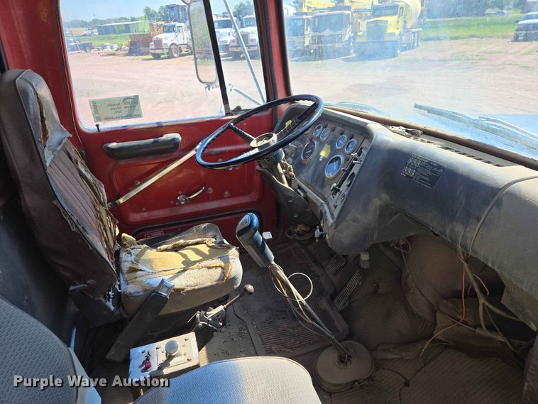 image for item DP8948 1986 Ford LT8000 dump truck