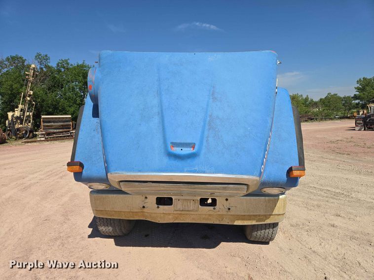 image for item DP8948 1986 Ford LT8000 dump truck