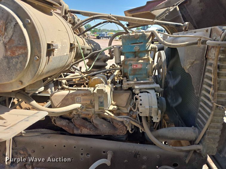 image for item DP8948 1986 Ford LT8000 dump truck